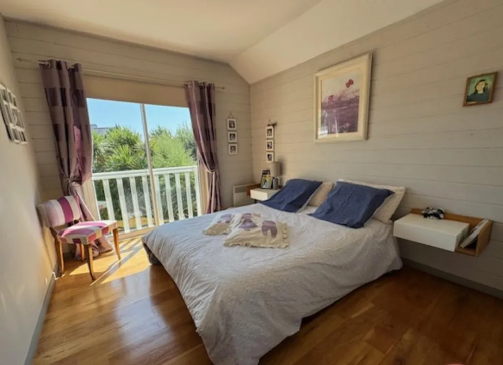 Bedrooms - Charming American-Style House with Spa
