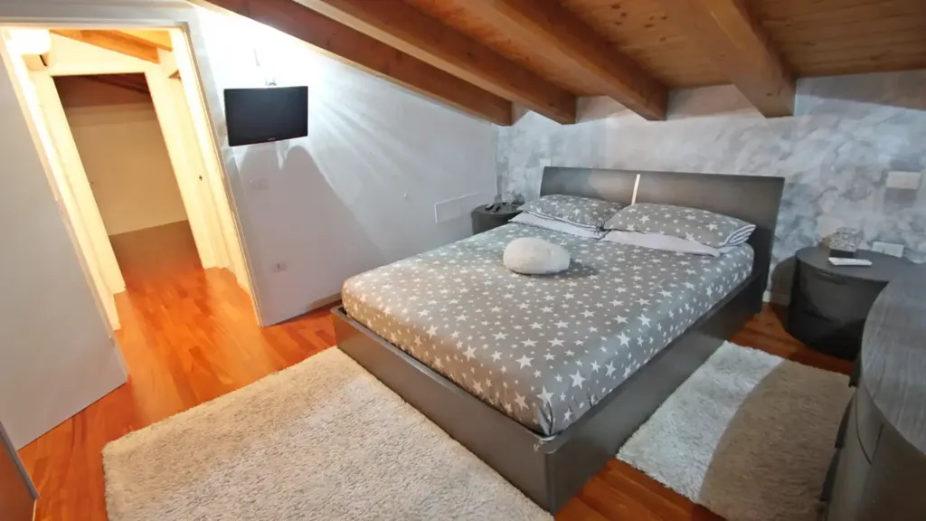 Camere da letto - Duplex Apartment with Garage in VETERNIGO
