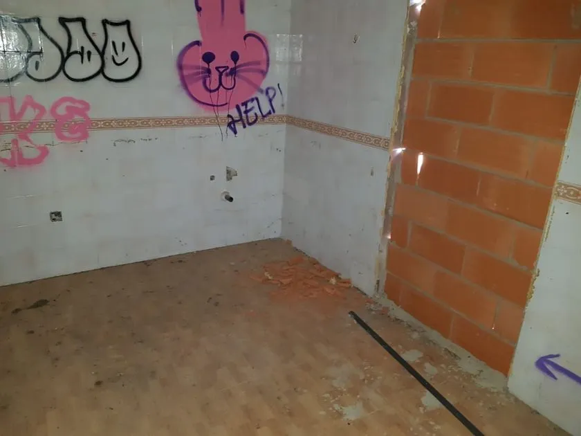 Vannitoad - Restaurant for Renovation in Santibáñez el Alto