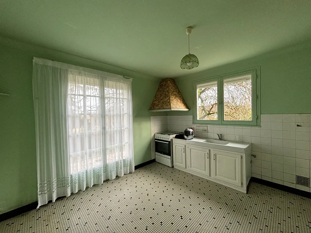 Cucina - House with Constructible Land in West Châtellerault