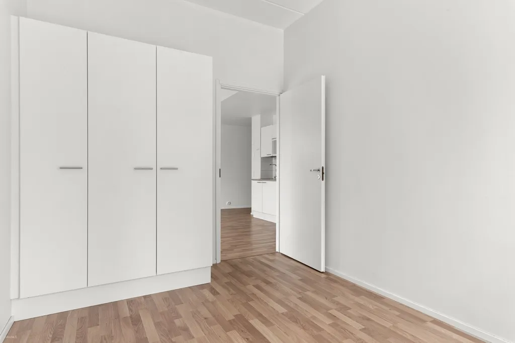 Pièces - Efficiently Designed Apartment with French Balcony in Järvenperä