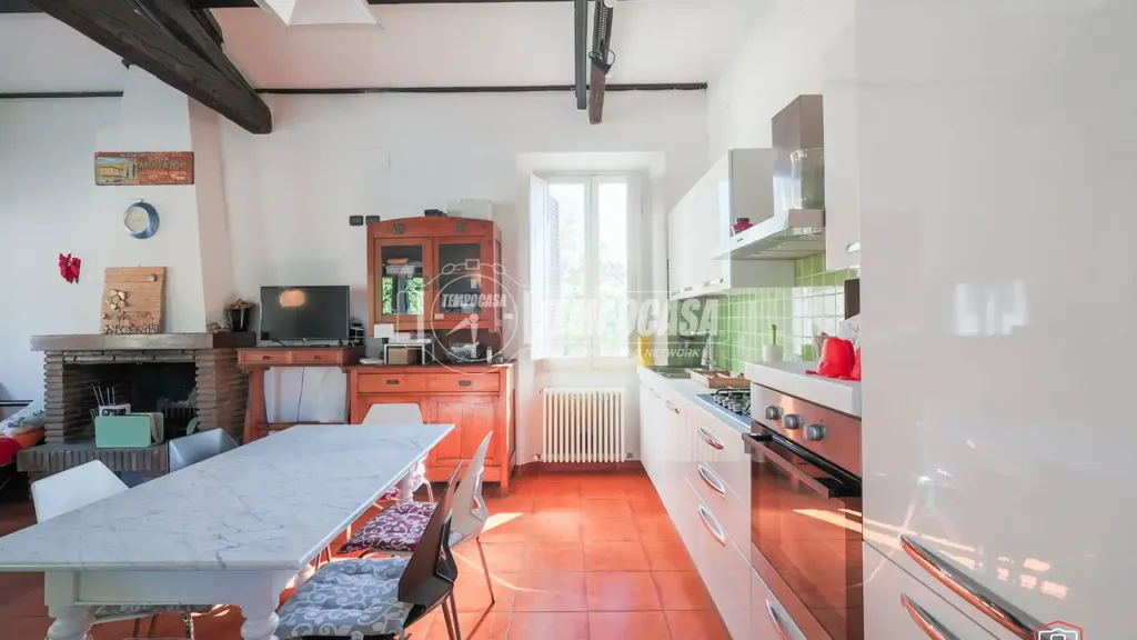 Köök - Independent House with Panoramic View in Predappio