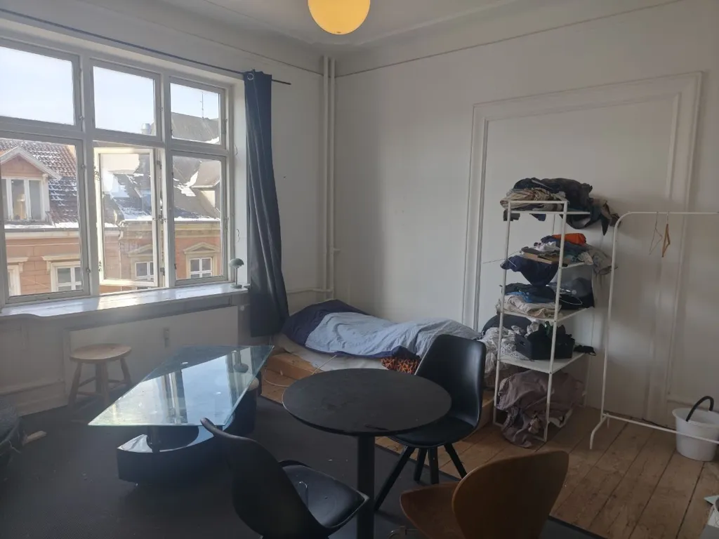 Chambres - 5-Room Flat with Balcony in Odense Centre
