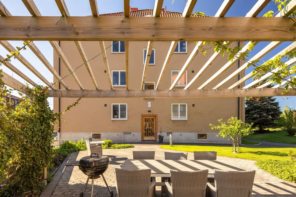 Terrass - Updated Apartment with Balcony in Västermalm