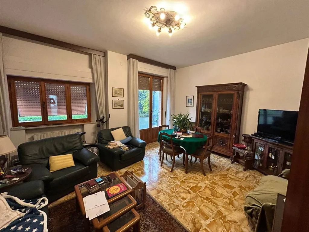 Soggiorno - Appartamento con due terrazzi a Siena nord
