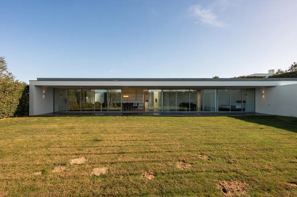 Välivaade - Contemporary Villa with Golf Course in Bom Sucesso