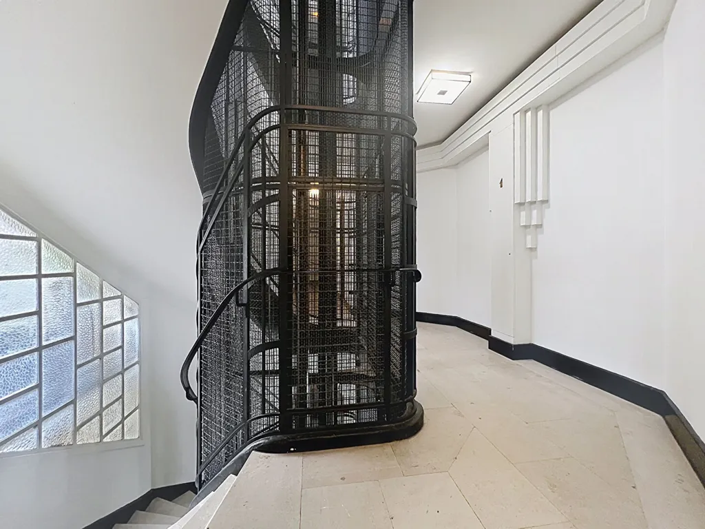 Pièces - Grand Studio sur Cour à Paris 2ème