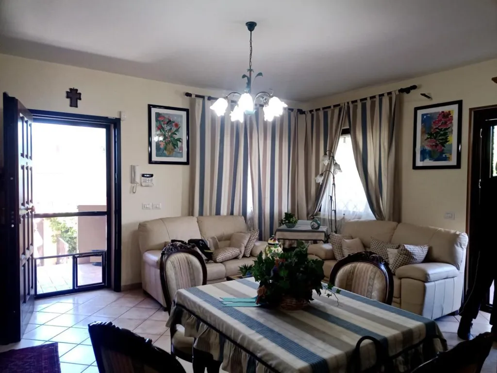 Salle à manger - Villa with Garden and Balcony in Ladispoli