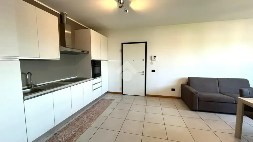 Köök - Modern Studio with Balcony in Cantù