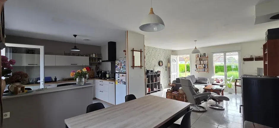 Salle à manger - Maison de Plain-Pied avec Terrasse à Commeaux