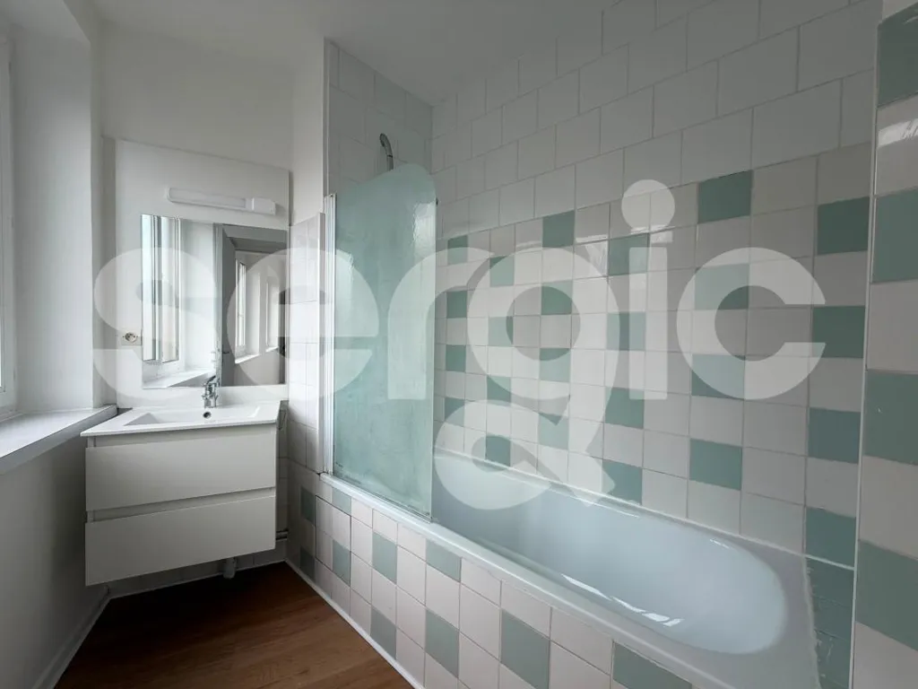 Bathrooms - Renovated Flat with Terrace in City Centre