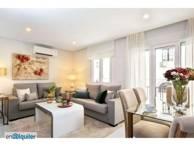 Soggiorno - Modern Apartment with Balcony in Seville's Historic Centre