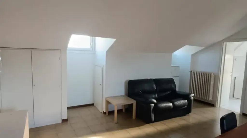 Pièces - Mansarded Flat with Private Balcony in Brescia