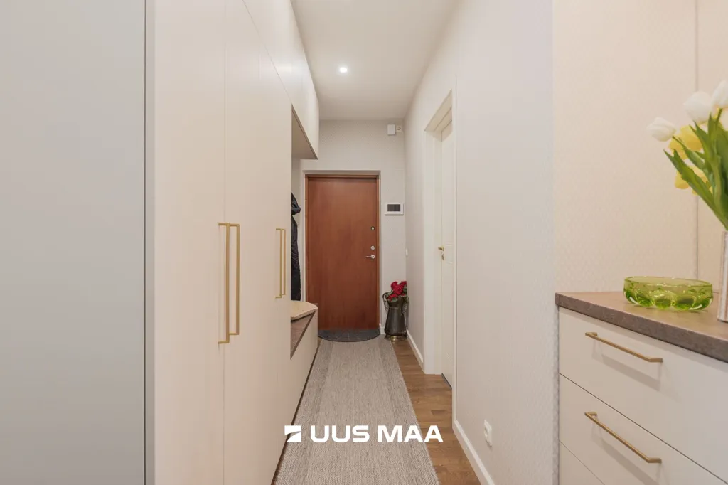 hallway_entrance