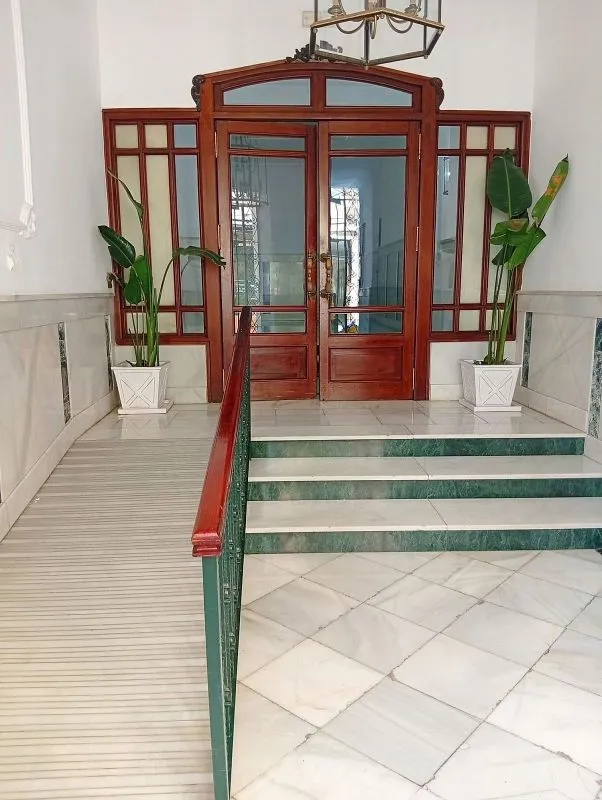 Esik - Modern Flat with Balcony in Ensanche Centro
