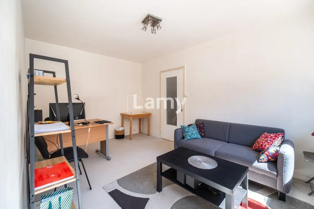 Séjour - Appartement Rénové avec Garage à Limoges