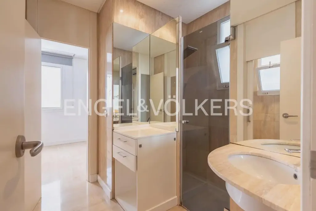 Salles de bain - Apartment with Balconies in Pla del Remei