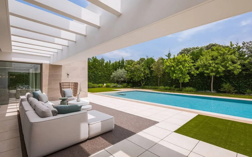 Bassein - Contemporary Villa with Sea View in Estepona