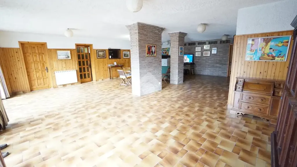 Séjour - Spacious Apartment with Private Courtyard in Castelnuovo Rangone