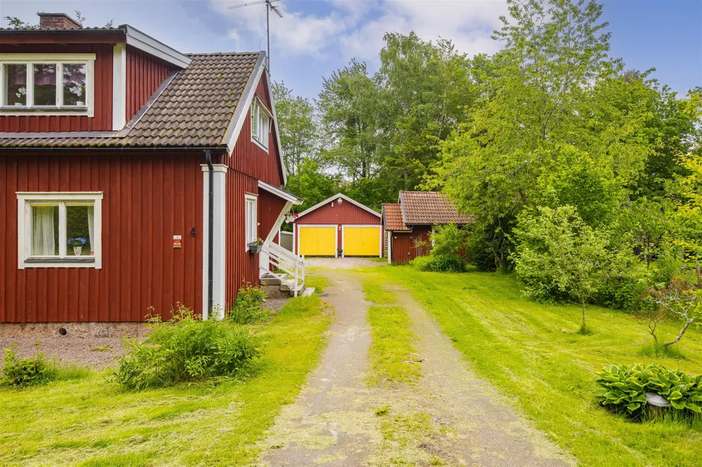 Välivaade - Charming Property with Development Potential near Kinnekulle