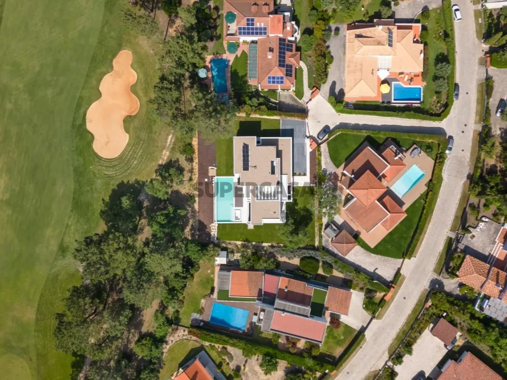 Õhuvaade - Contemporary Villa with Golf View in Sesimbra
