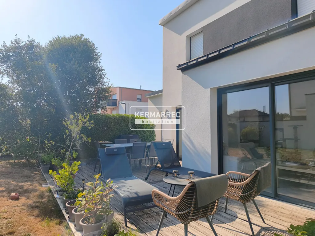 Terrasse - Maison contemporaine avec jardin à Vannes Ouest