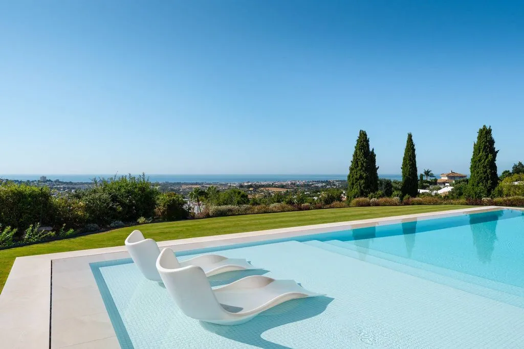 Piscine - Luxury Villa with Panoramic Views in El Herrojo