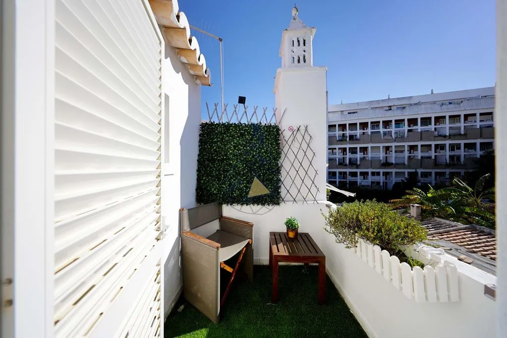Terrace - 2-Bedroom Villa with Private Garden in Albufeira