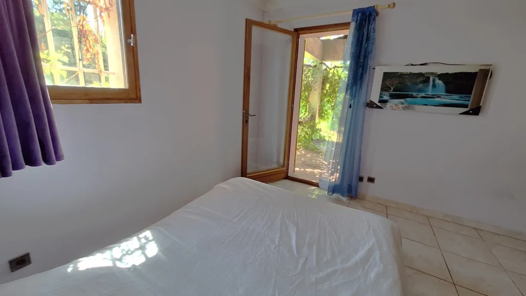 Chambres - Maison avec terrasse et jardin à Lauris