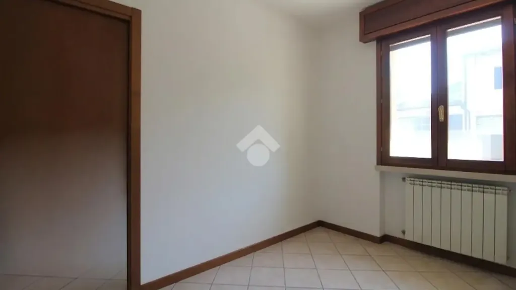 Pièces - Ground Floor Trilocale with Private Garage in Dello