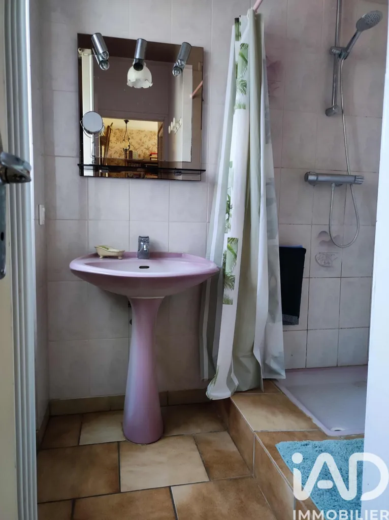 Salles de bain - Maison de Campagne avec Vue Dégagée à Berrie