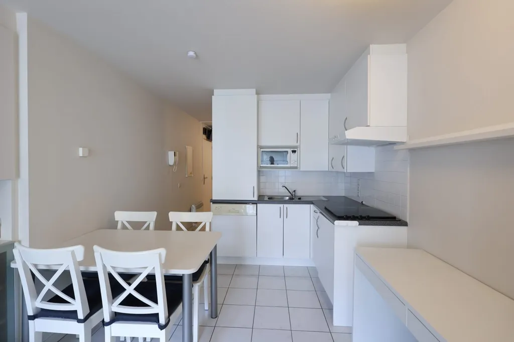 Salle à manger - Studio Meublé avec Terrasse à Oostduinkerke