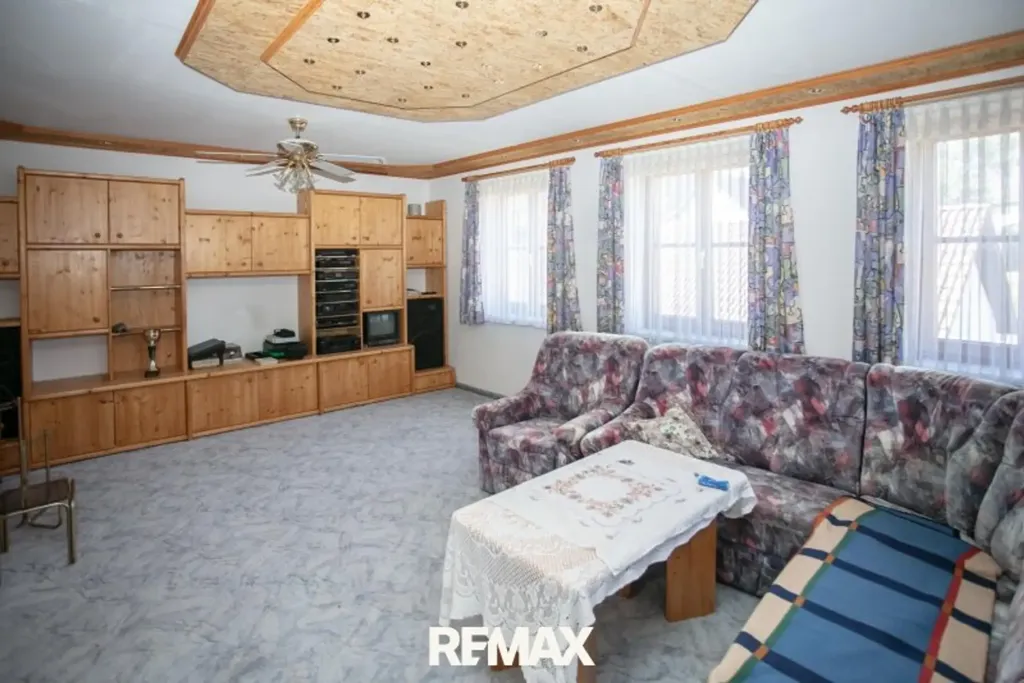 Elutuba - Spacious House with Workshop in Kautzen