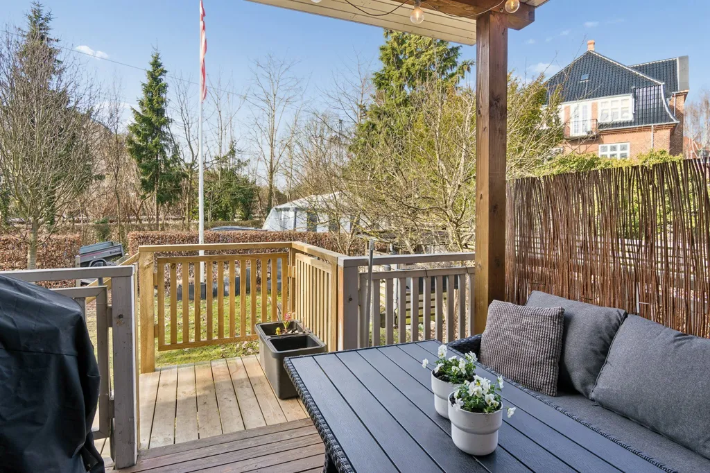 Terrass - Villa Apartment with Garden in Hellerup