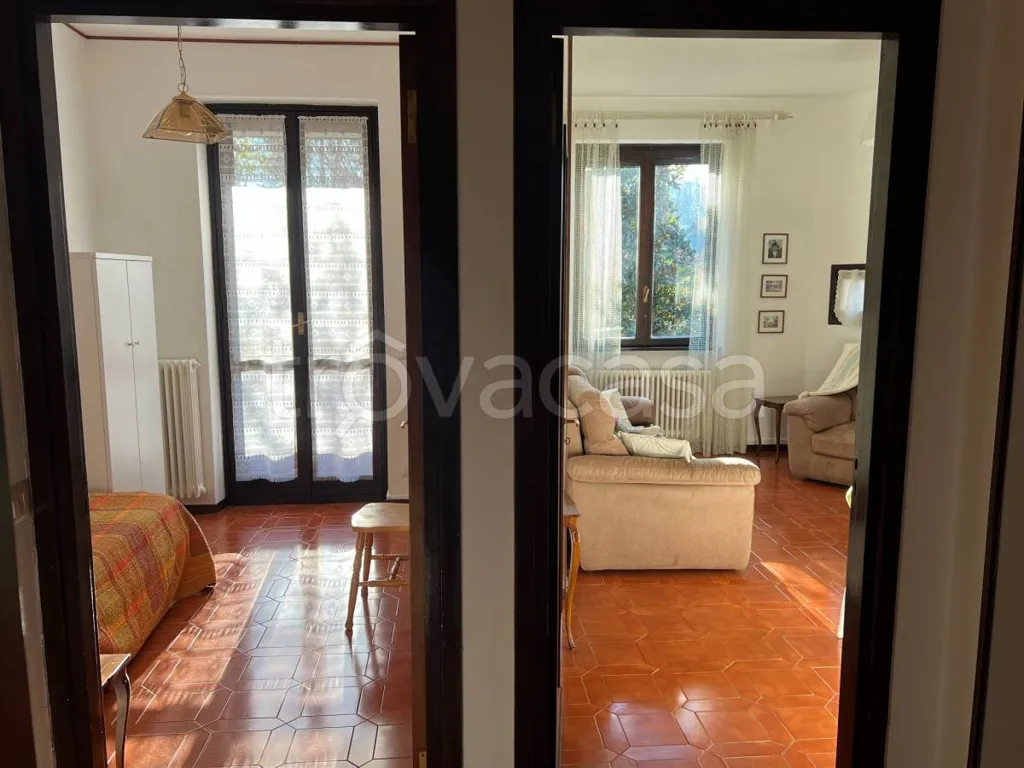 Séjour - Lakefront Apartment with Balcony in Meina