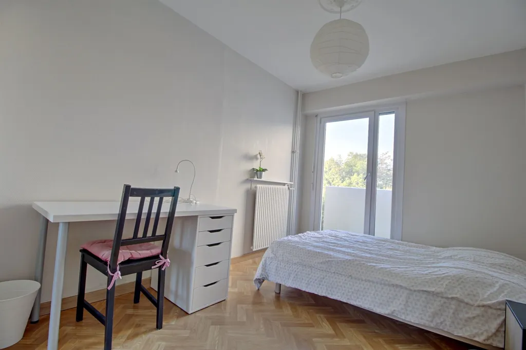 Bedrooms - South/West Facing Flat with Private Parking in Cergy