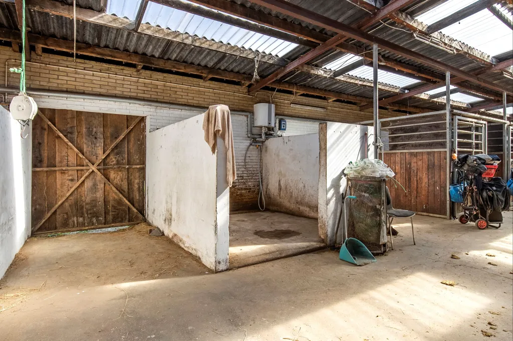 Garage - Ride Centre with Stables near True Skov
