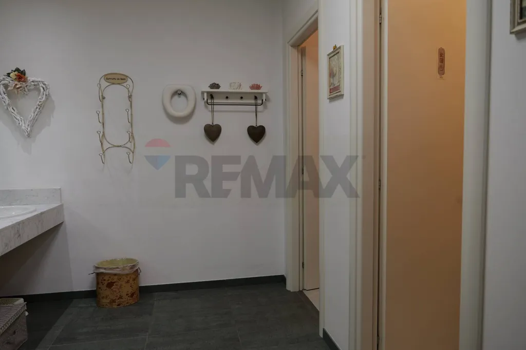 Bathrooms - Professional Space with Parking in Rovereta