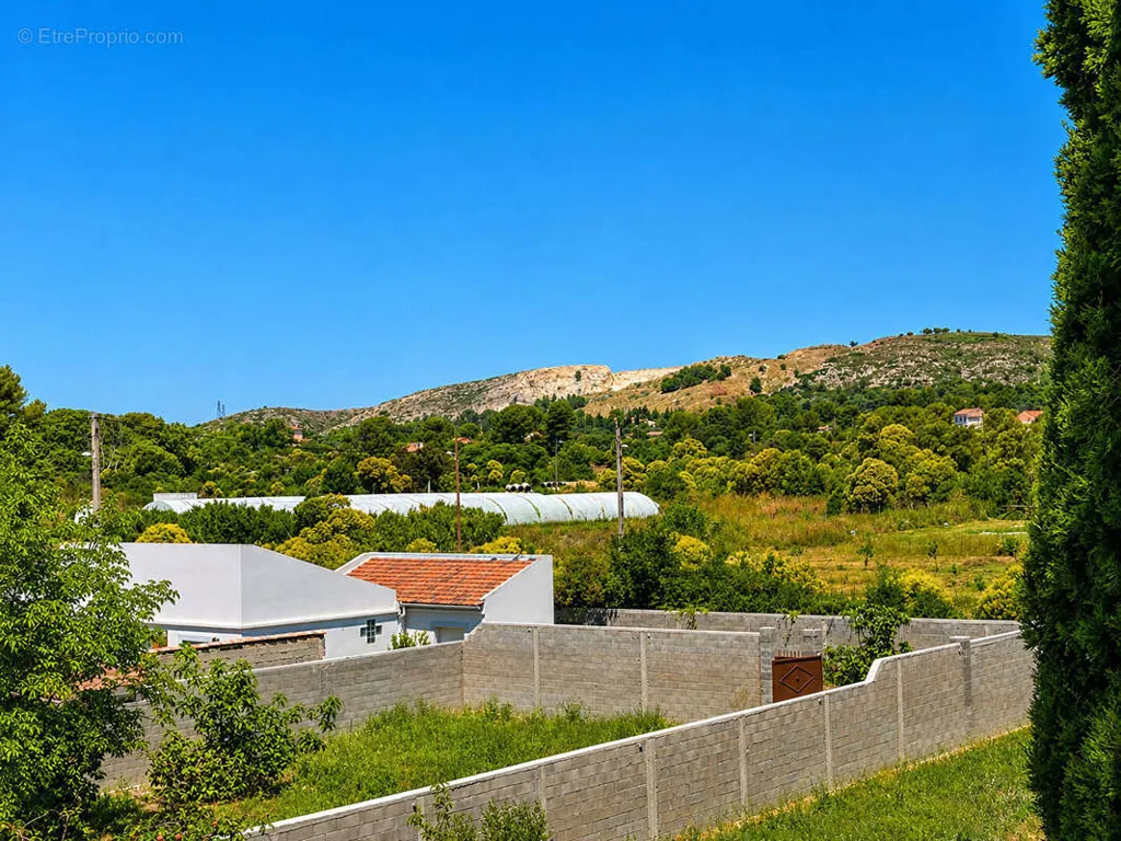 Aed - Constructible Plot with Garden in Sainte-Marthe