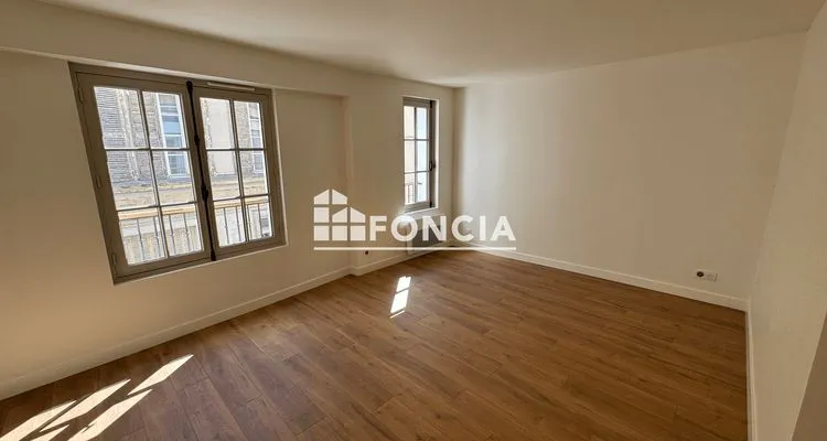 Toad - Triplex Apartment in City Centre, Troyes