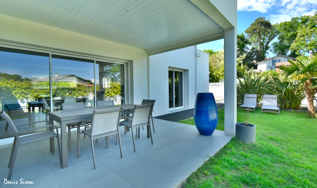 Terrasse - Maison Moderne avec Piscine à Boucau