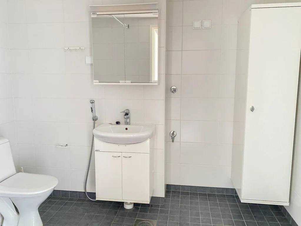 Vannitoad - Bright Apartment with Balcony in Jokiniemi, Vantaa