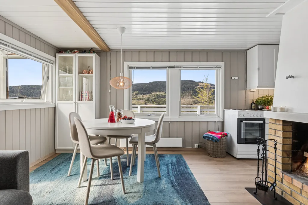 Dining Room - Charming Cottage with Ski Access in Hurdal