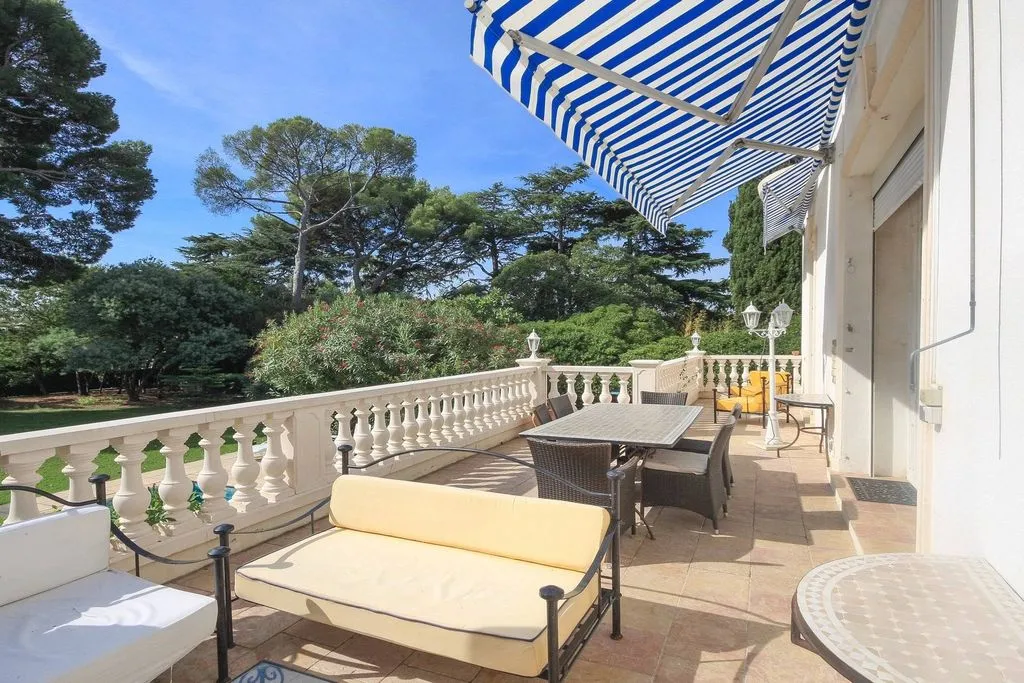 Terrass - Luxury Villa with Sea View in Saint-Raphaël