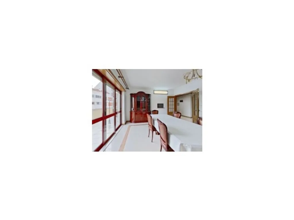 Sala da pranzo - Luxury Apartment with Garage in Odivelas