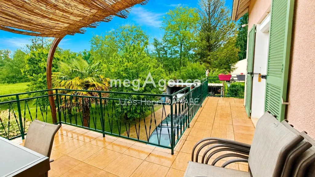 Terrass - House with Pool in Sens, 1h15 from Paris