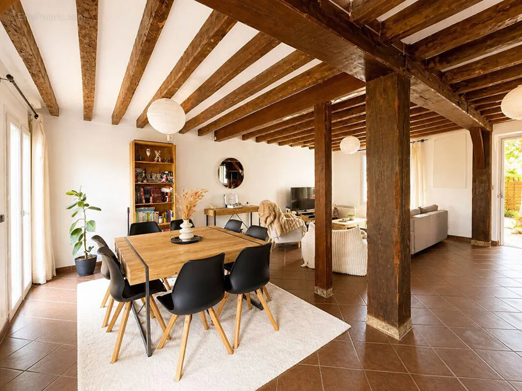 Sala da pranzo - Stone House with Large Garden in Countryside
