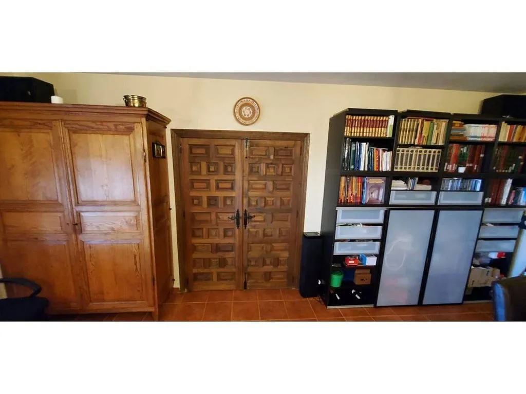 Bureau - Rustic House with Large Garden in Camarenilla