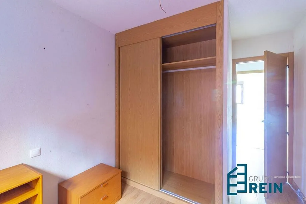 Rooms - 3-Bedroom Apartment with Garage in Recas