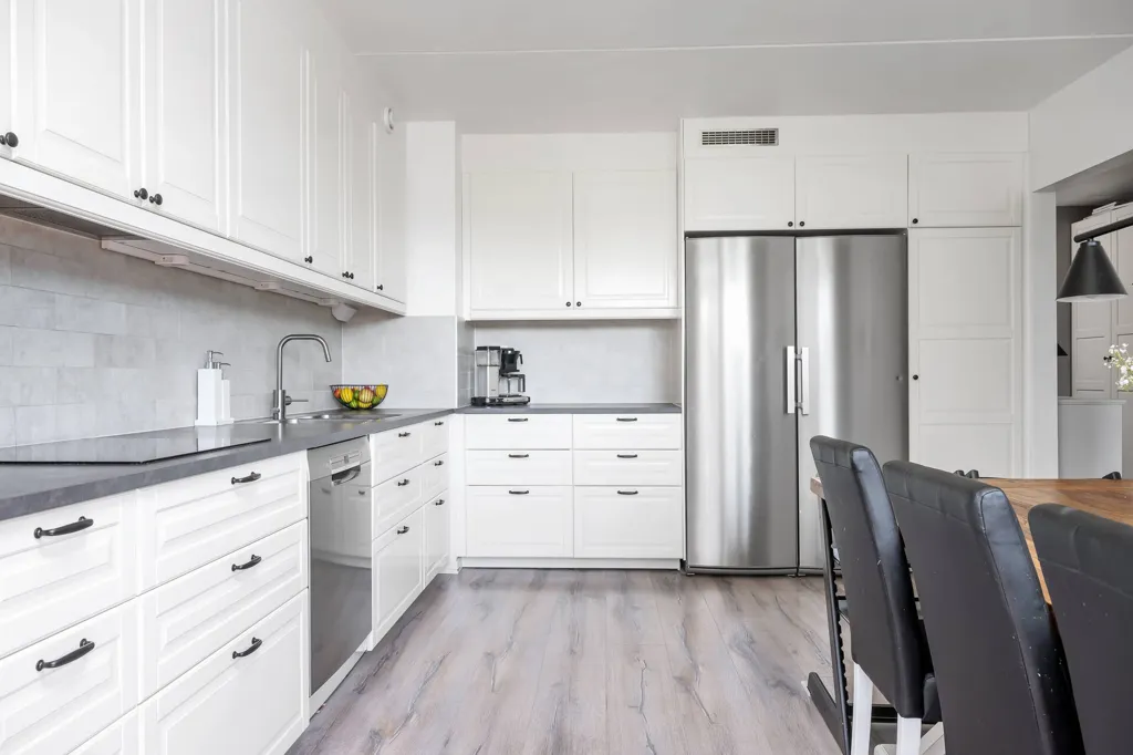 Kitchen - Apartment with Balcony in Vilbergen, Norrköping